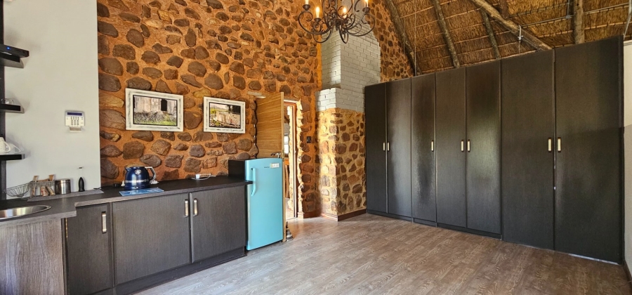 6 Bedroom Property for Sale in Hartbeesfontein North West